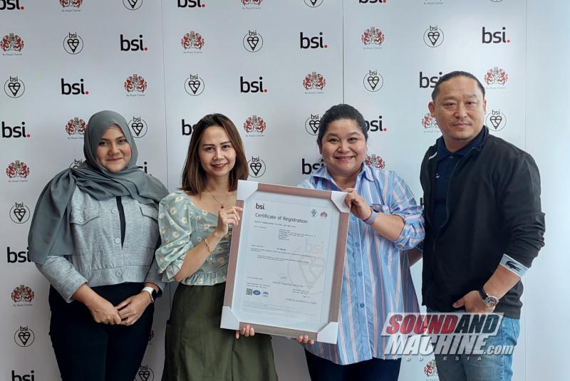 Serah terima sertifikat standar ISO dari British Standard Institution (BSI) Indonesia kepada Cartens Autosound.