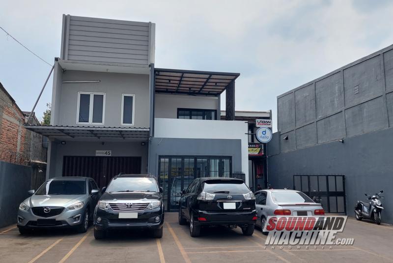 Gerai cuci mobil Urban Garage di daerah Depok, Jawa Barat