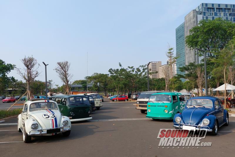 Suasana Retro and Classic Car Community Meet-Up yang diadakan oleh klub VW Frogs Bread Club.