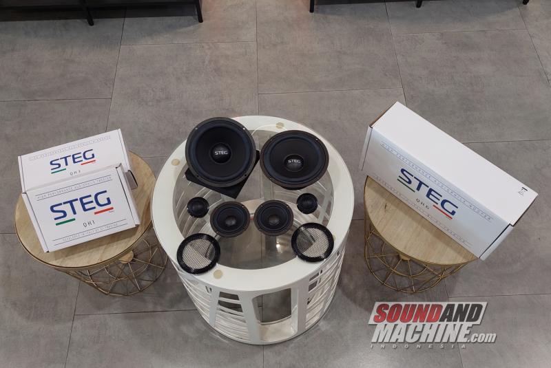 Speaker 3-Way Steg QK Series yang direkomendasikan gerai Sterindo Autosound.