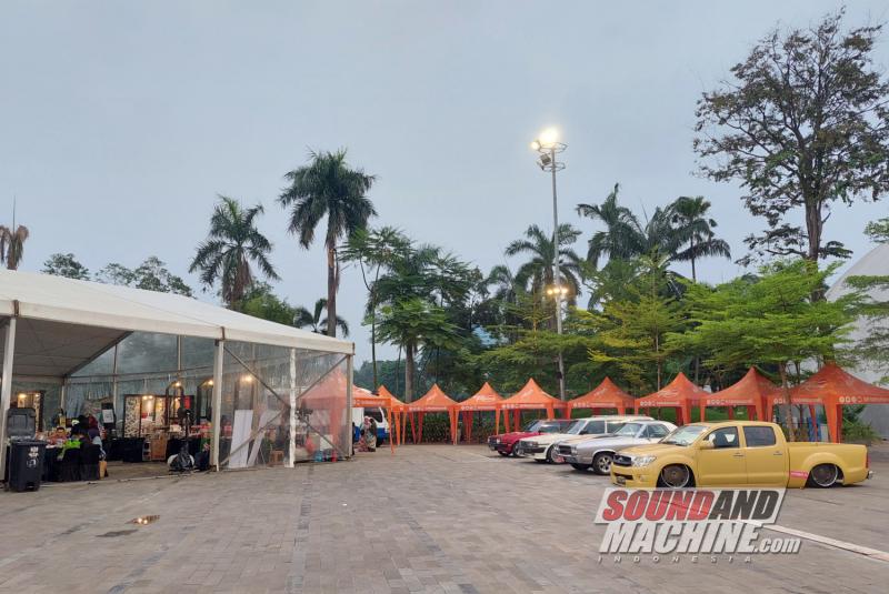 Mobil lawas Kedai Built-Up di acara Kolaborasi Market Fest, Senayan Park.