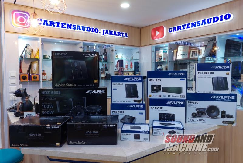 Produk Alpine di gerai Cartens Autosound sebagai salah satu dealer resmi Alpine Indonesia.