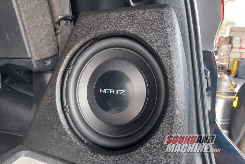 Subwoofer Hertz MPS 250 S4 10 inci di Toyota Fortuner garapan Cartens Autosound.