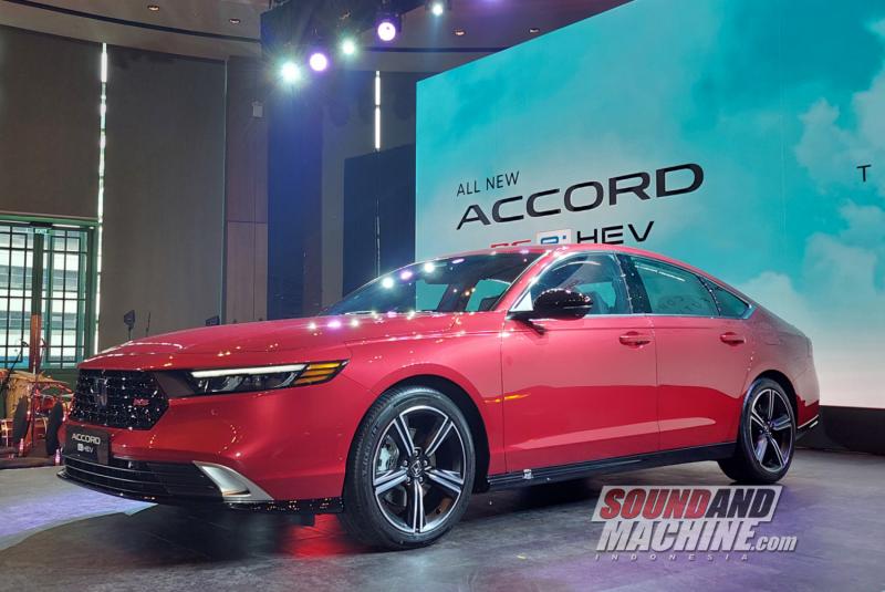 Honda Accord yang kini sudah mencapai generasi kesebelas, dan resmi diperkenalkan oleh agen pemegang merek PT. Honda Prospect Motor.