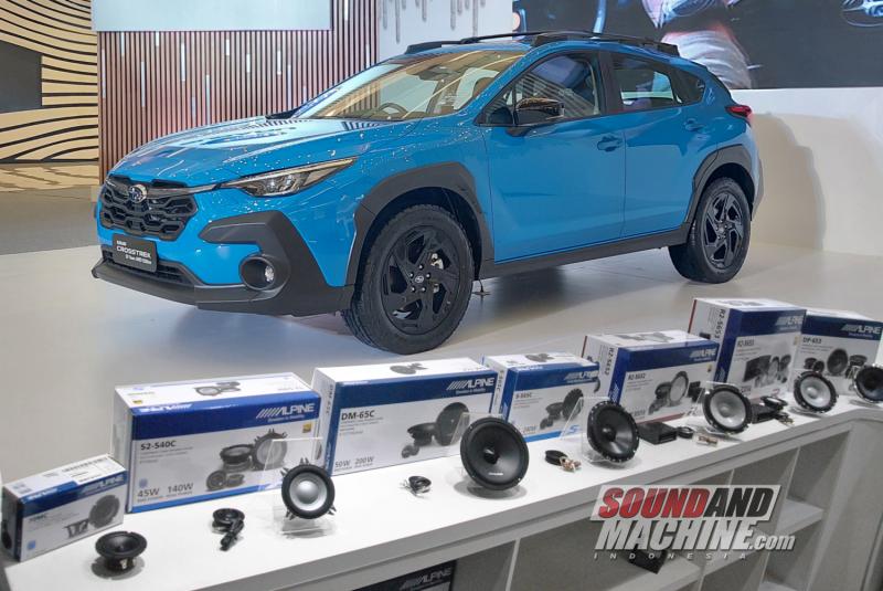 Produk Alpine Indonesia dan mobil yang tersemat di Subaru Crosstrek 50 Years AWD Edition sebagai OEM.