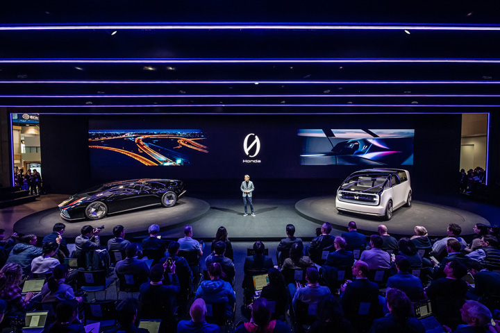 Seri mobil listrik dan logo baru yang diperkenalkan oleh Honda di perhelatan Consumer Electronics Society 2024.