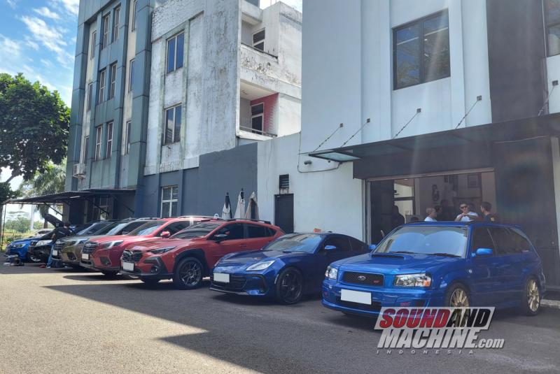 Suasana acara perdana Subaru Indonesia Club tahun 2024 Cars and Coffee di Coarse and Fine Coffee, Komplek Ruko Renata, Alam Sutera, Tangerang.