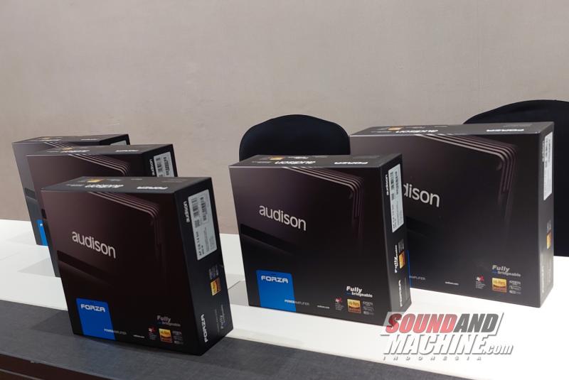 Lini produk Audison Forza dalam peluncuran di training digital sound processor (DSP).