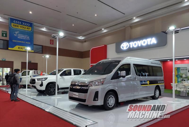 Booth Toyota di pameran Gaikindo Indonesia International Commercial Vehicle (GIICOMVEC) 2024.