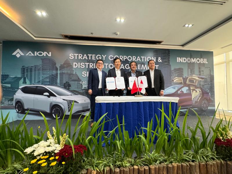 Seremoni penandatanganan antara GAC Group dengan Indomobil sebagai distributor resmi kendaraan GAC Aion di Indonesia.
