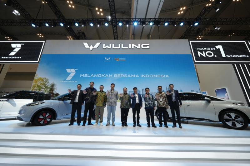 Wuling rayakan tujuh tahun eksistensinya di Indonesia dalam pameran Gaikindo Indonesia International Auto Show 2024. (sumber: Wuling)