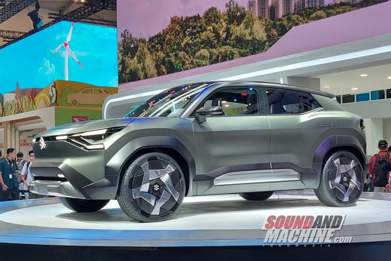 Mobil listrik konsep Suzuki eVX di pameran Gaikindo Indonesia International Auto Show (GIIAS) 2024.
