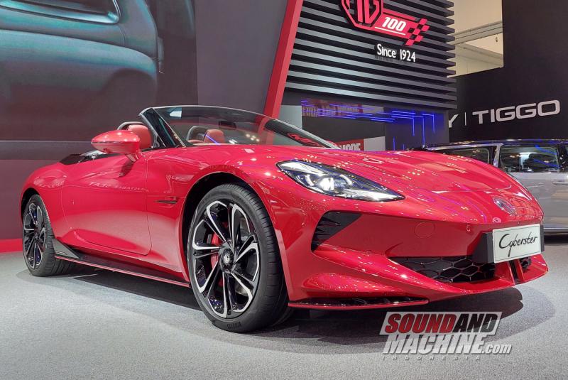 Sportscar MG Cyberster yang diluncurkan di pameran Gaikindo Indonesia International Auto Show (GIIAS) 2024.