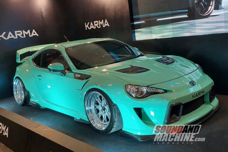 Toyota 86 dengan bodykit dan pelek terbaru Karma yang diluncurkan di The Elite Showcase 2025.