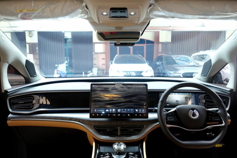 Interior Denza D9 dengan upgrade audio garapan Cartens Audio. (sumber: Cartens Audio)