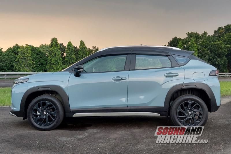 SUV kompak Suzuki Fronx dengan desain bergaya coupe.