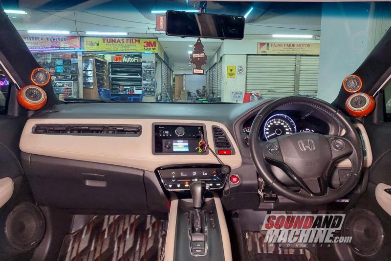 Honda HR-V mobil demo gerai Cas Audio dengan fullrange Dominations.