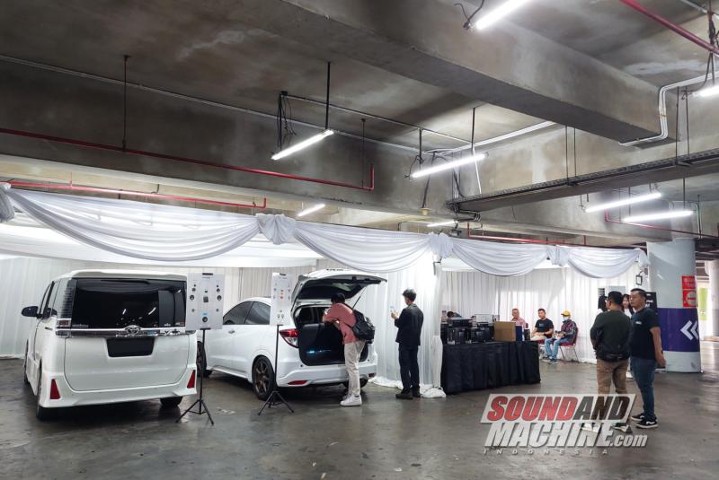 Suasana pameran car audio Alpine Da yang diadakan oleh kedua kalinya gerai Cas Audio.