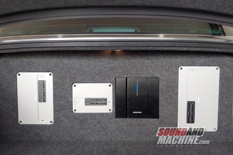 Power amplifier Hertz Venezia di Toyota Century garapan gerai BBS with Pengepul Mobil.