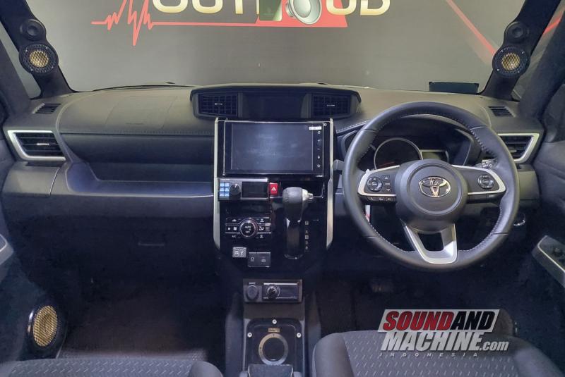 Toyota Roomy garapan gerai BestBuddyShop Sunter yang menjuarai kompetisi car audio Black Auto Battle 2025.