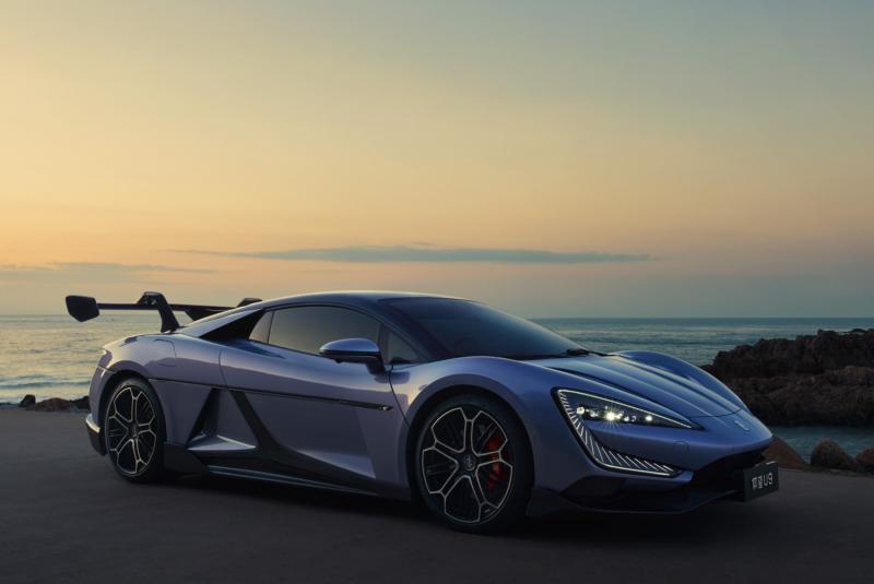 Yangwang U9, supercar fenomenal yang akan dihadirkan oleh BYD Indonesia di pameran Gaikindo Indonesia International Auto Show (GIIAS) 2025 mendatang. (sumber: BYD)
