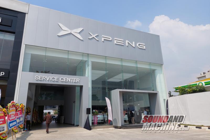 Dealer 3S flagship Xpeng Puri yang dilengkapi fasilitas body repair dan stasiun pengisian daya cepat.