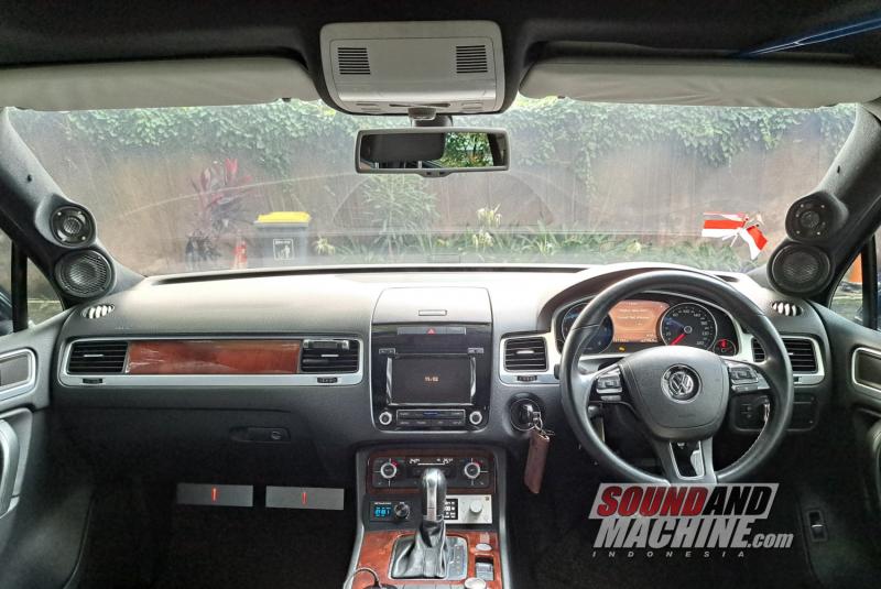 Mobil demo Focal Utopia M Volkswagen Touareg di pameran Focal Day yang diadakan oleh gerai Sterindo Autosound.