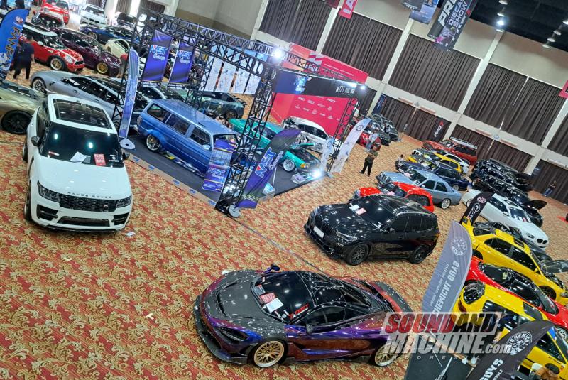 Suasana kontes modifikasi International Automodified (IAM) Jakarta 2025 yang tetap berjalan lancar meski berada di tengah situasi isu politik.