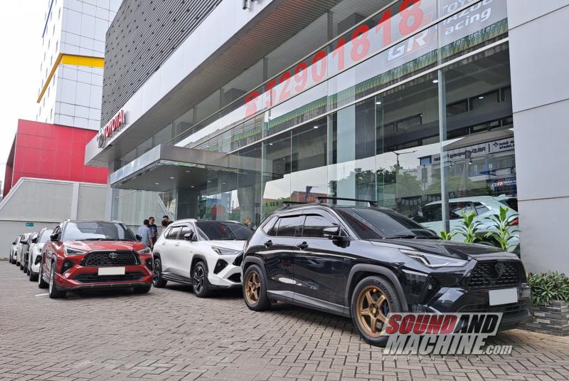 Komunitas YarisCrossID adakan meet-up di Customer Gathering yang diadakan oleh Plaza Toyota Tendean sambil merayakan hari jadi pertamanya.