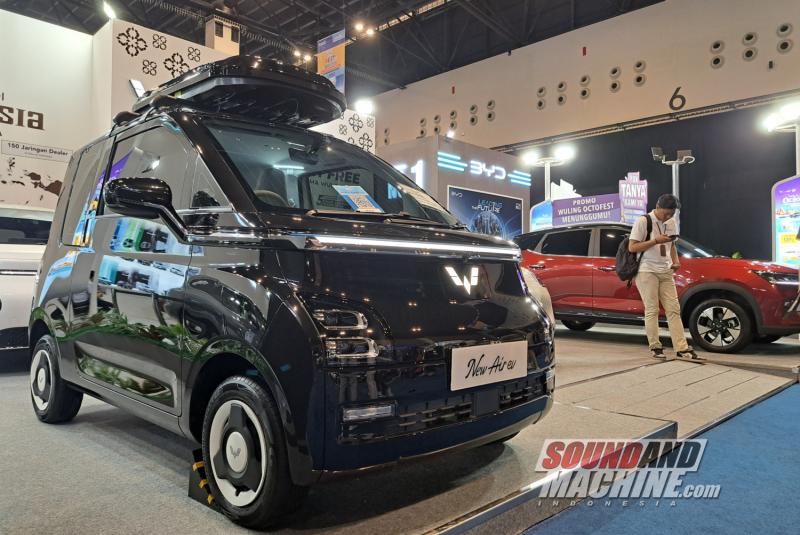 Booth Wuling Motors di pameran Livin Fest 2025 yang diadakan oleh Bank Mandiri.