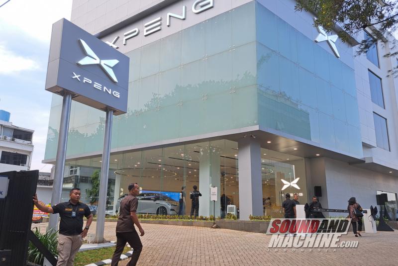 Xpeng resmi buka dealer barunya di daerah Pondok Indah, menjadi flagship terbesar di Indonesia.