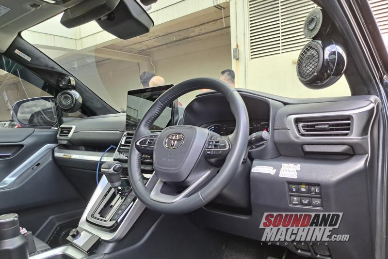Focal Utopia M di Toyota Kijang Innova Zenix garapan gerai Niki Motor di kompetisi Mobile Sound Festival (MSF) 2025.
