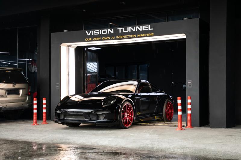 Teknologi kecerdasan buatan Wrap Station untuk inspeksi kualitas pengerjaan Paint Protection Film untuk mobil pelanggan. (sumber: Wrap Station)