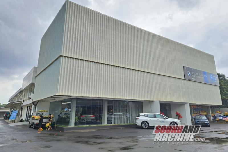 BMW Astra Mampang resmi dibuka, dengan konsep baru yang memberikan pengalaman kepada pelanggan sekaligus ramah lingkungan.