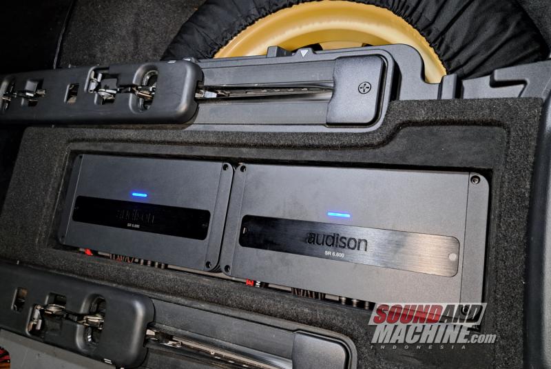 Power Amplifier Audison SR Series yang terpasang di Toyota All-New Alphard oleh gerai Cartens Audio.