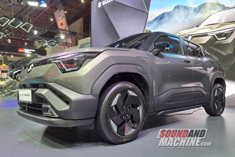 Suzuki luncurkan kendaraan listrik pertamanya yaitu e Vitara, di pameran Indonesia International Motor Show (IIMS) 2026