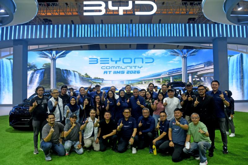 Kehadiran komunitas Beyond Community di booth BYD dalam pameran Indonesia International Motor Show (IIMS) 2026.