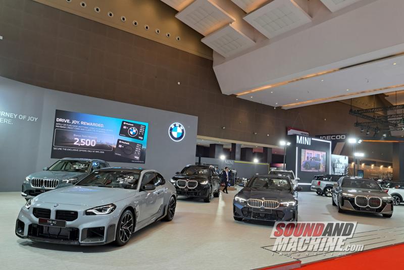 Booth BMW Group Indonesia di pameran Indonesia International Motor Show (IIMS) 2026.