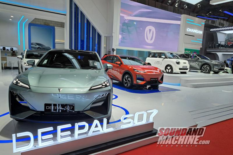 Booth Changan di pameran Indonesia International Motor Show (IIMS) 2026.