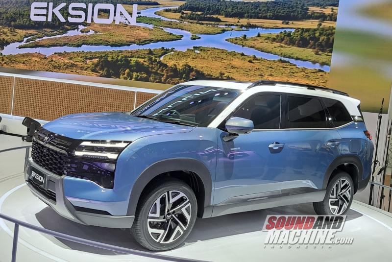 Wuling Eksion ketika tampil perdana di pameran Indonesia International Motor Show (IIMS) 2026.