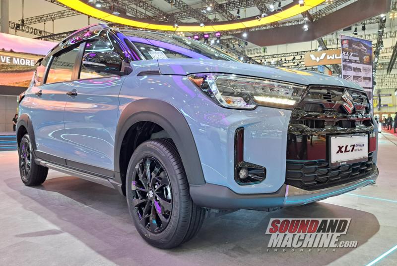 Suzuki New XL7 tersedia warna Ice Grayish Blue yang sudah teruji sukses di compact SUV Fronx.