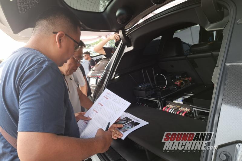 Sesi penjurian untuk peserta kelas Elite dalam seri pertama kompetisi car audio Mobile Sound Festival musim 2026-2027.