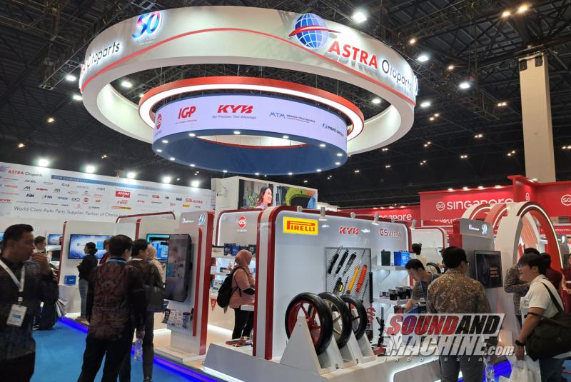 Booth Astra Autoparts di pameran industri pendukung Auto Mechanika 2026.
